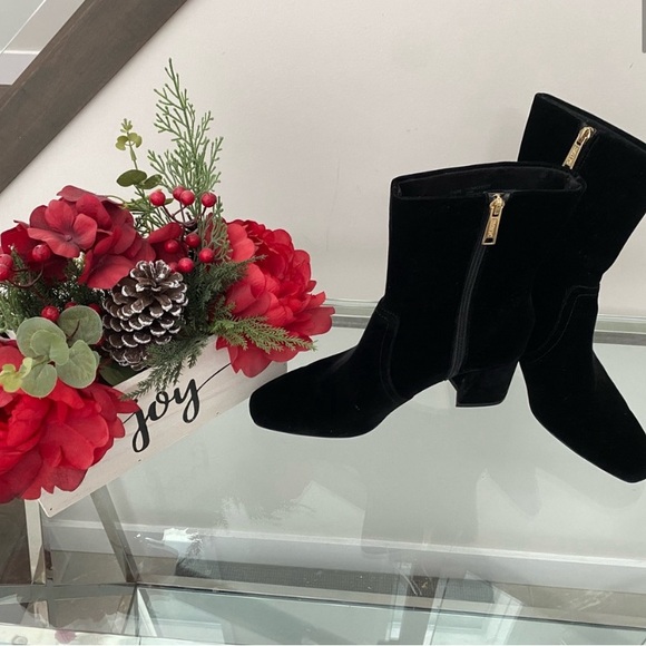 Isaac Mizrani Shoes - Isaac Mizrani ankle boots 👢 Host Pick